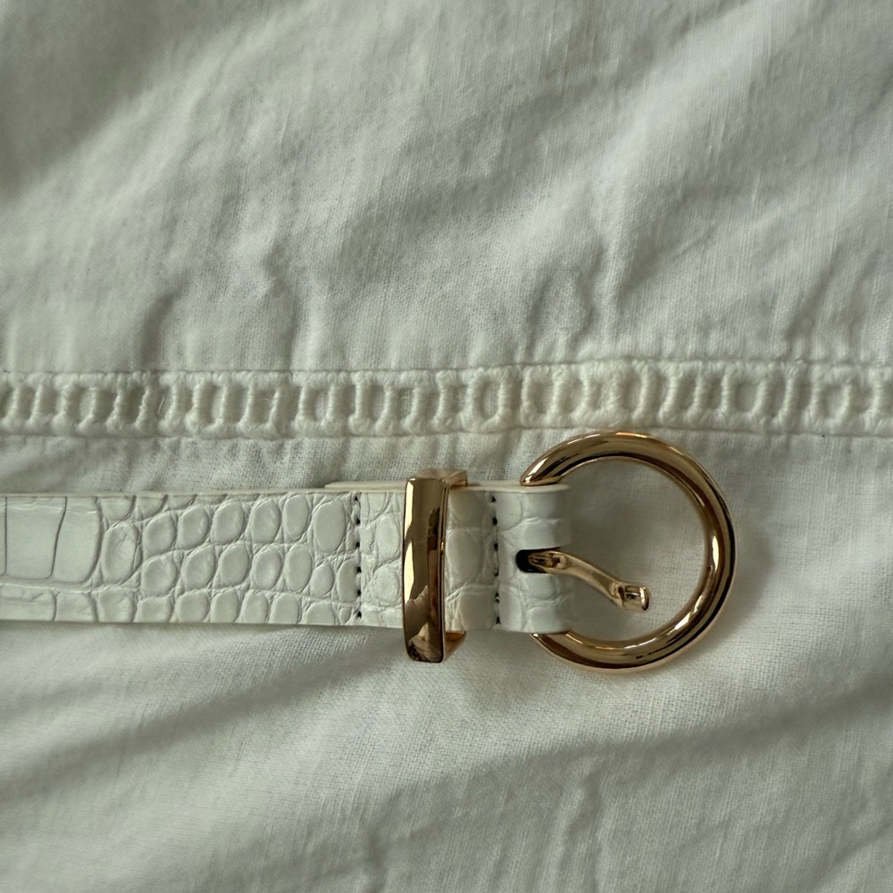 White and gold belt size xs/s